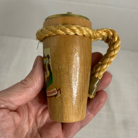 VINTAGE | Wood Salt and Pepper Shakers from the Bahamas. - Picture 3 of 13